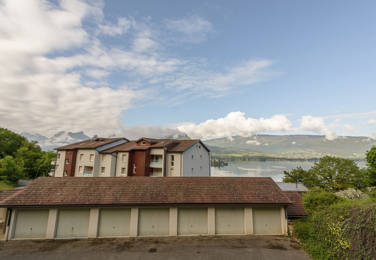 appartement de standing, vue lac, location saisonnière Premium, annecy, conciergerie haut de gamme, vacances, airbnb luxe