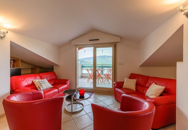 appartement de luxe, vue lac, location saisonnière, conciergerie haut de gamme, vacances, hôtel, annecy, été