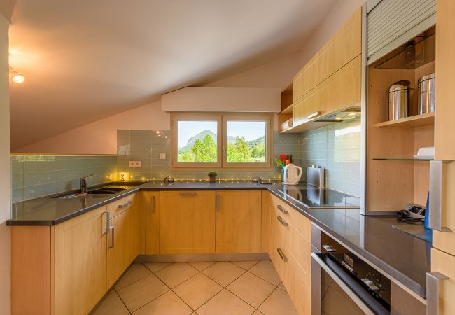 appartement de standing, vue lac, location saisonnière Premium, annecy, conciergerie haut de gamme, vacances, airbnb luxe