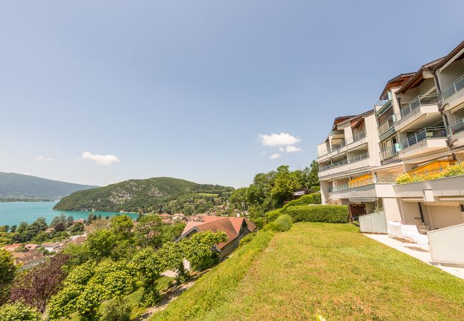 appartement de luxe, vue lac, location saisonnière, conciergerie haut de gamme, vacances, hôtel, annecy, été