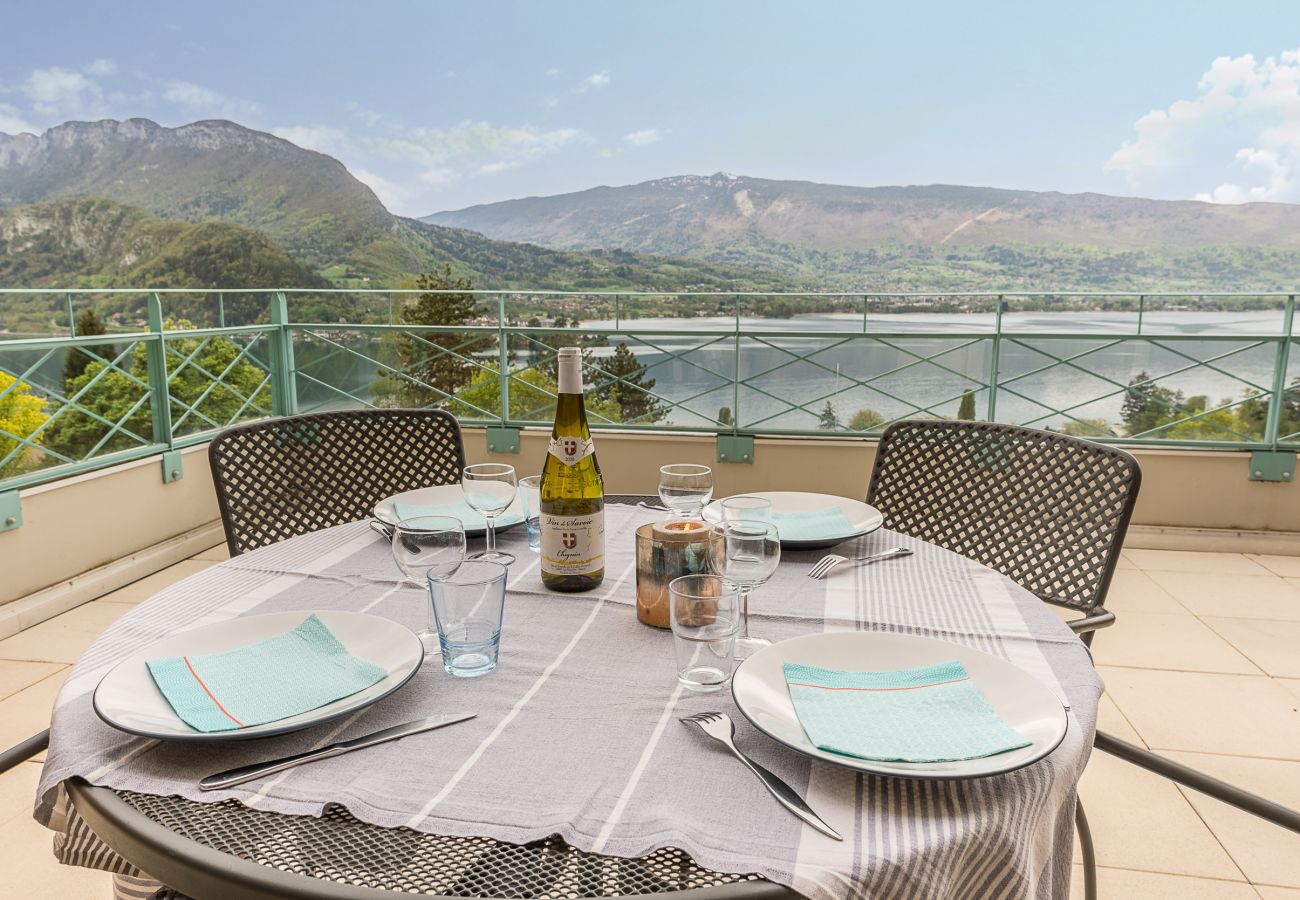 appartement de luxe, vue lac, location saisonnière, conciergerie haut de gamme, vacances, hôtel, annecy, été