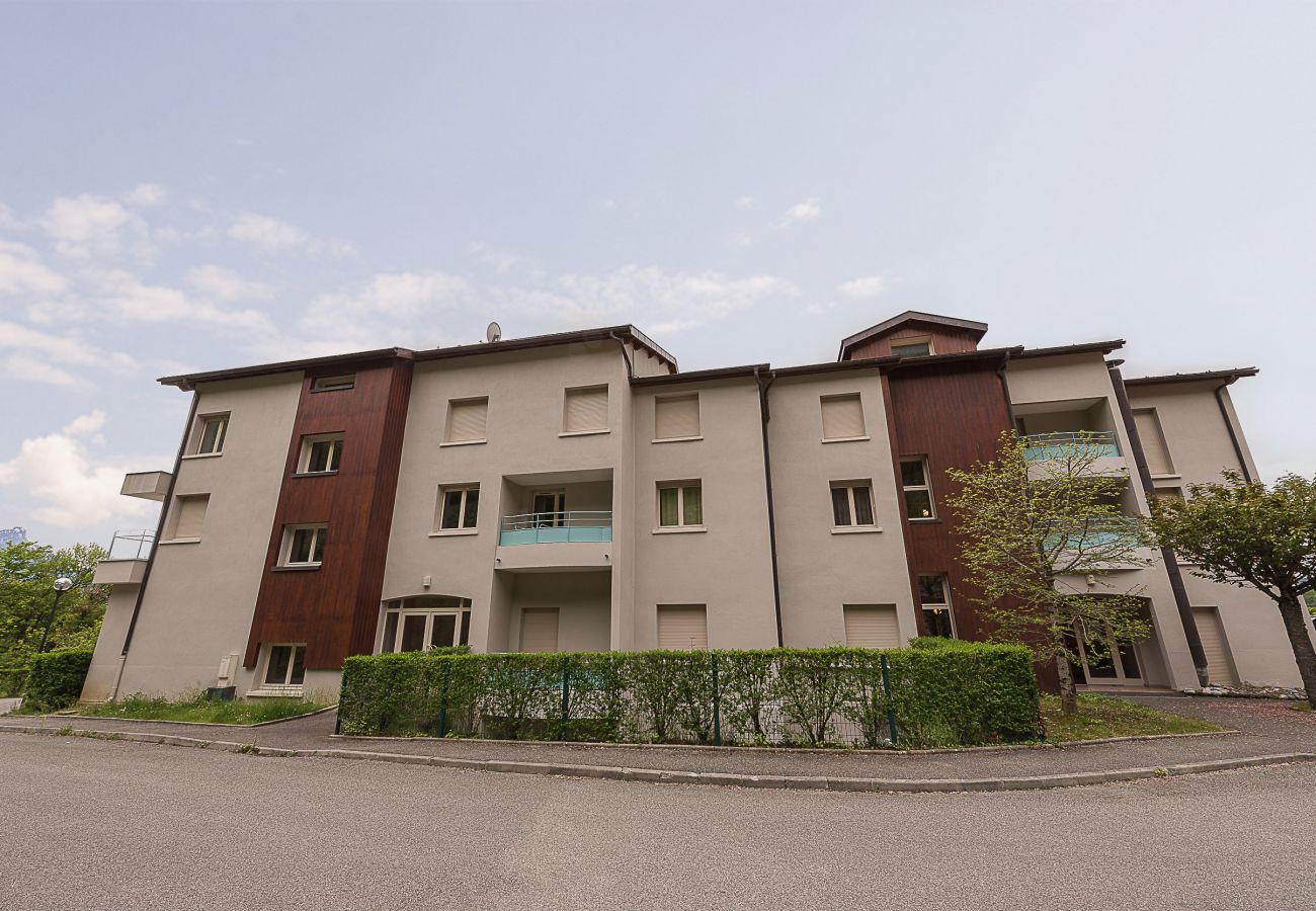 appartements de luxe, vue lac, location saisonnière, conciergerie haut de gamme, vacances, hôtel, annecy, été 