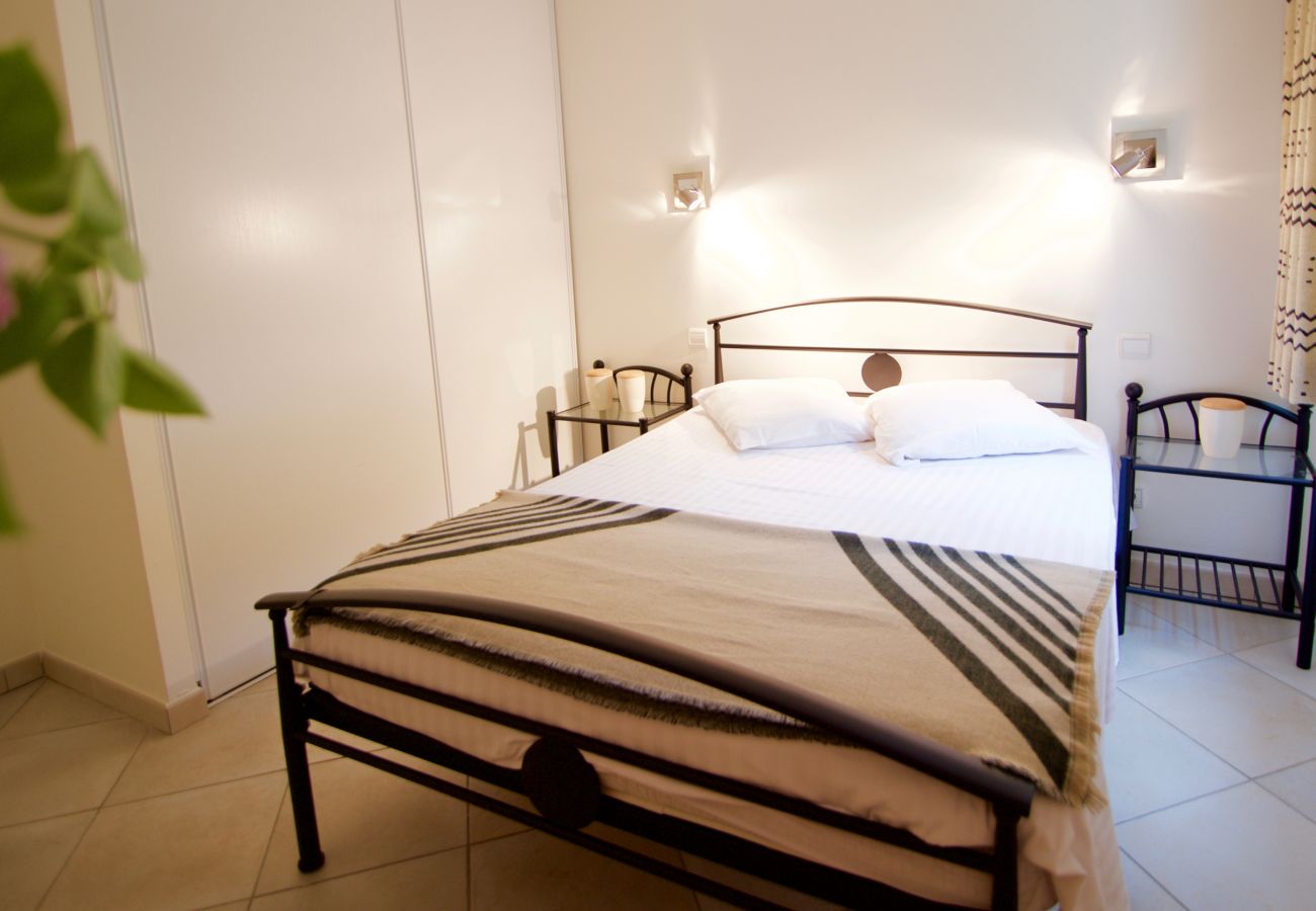 appartement de luxe, vue lac, location saisonnière, conciergerie haut de gamme, vacances, hôtel, annecy, été