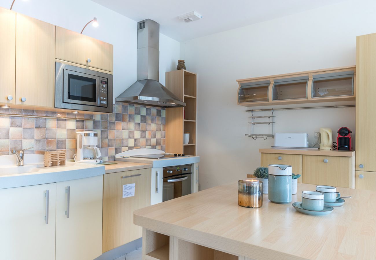 appartement de luxe, vue lac, location saisonnière, conciergerie haut de gamme, vacances, hôtel, annecy, été 