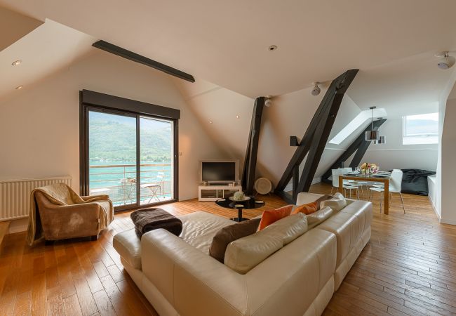 duplex à louer, vue lac annecy, location saisonnière Premium, Duingt, vacances, airbnb luxe, hotel, été, booking