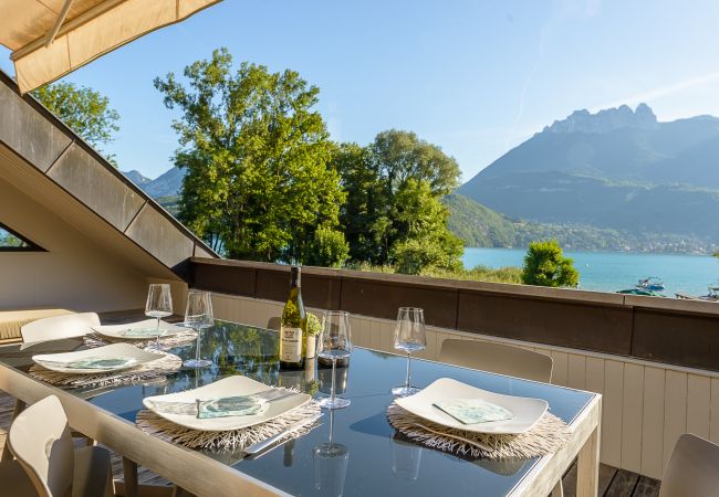 Appartement à Duingt - Le Loft Evasion, pieds dans l'eau. Terrasse XXL Appartement à Duingt - Le Loft Evasion, pieds dans l'eau. Terrasse XXL