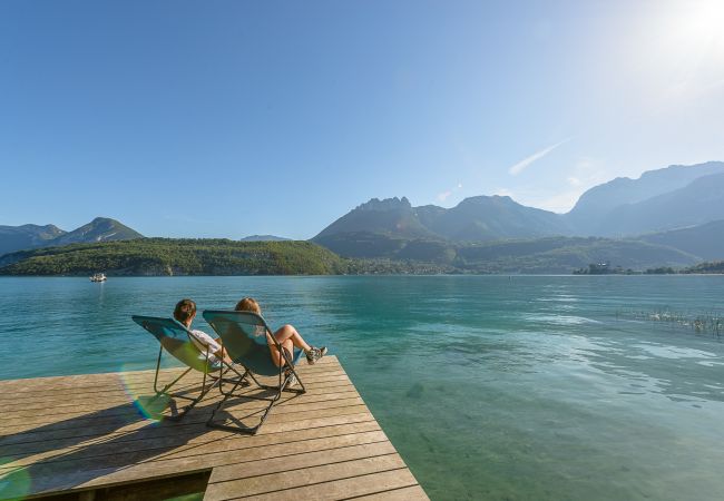Appartement à Duingt - Le Loft Evasion, pieds dans l'eau. Terrasse XXL Appartement à Duingt - Le Loft Evasion, pieds dans l'eau. Terrasse XXL
