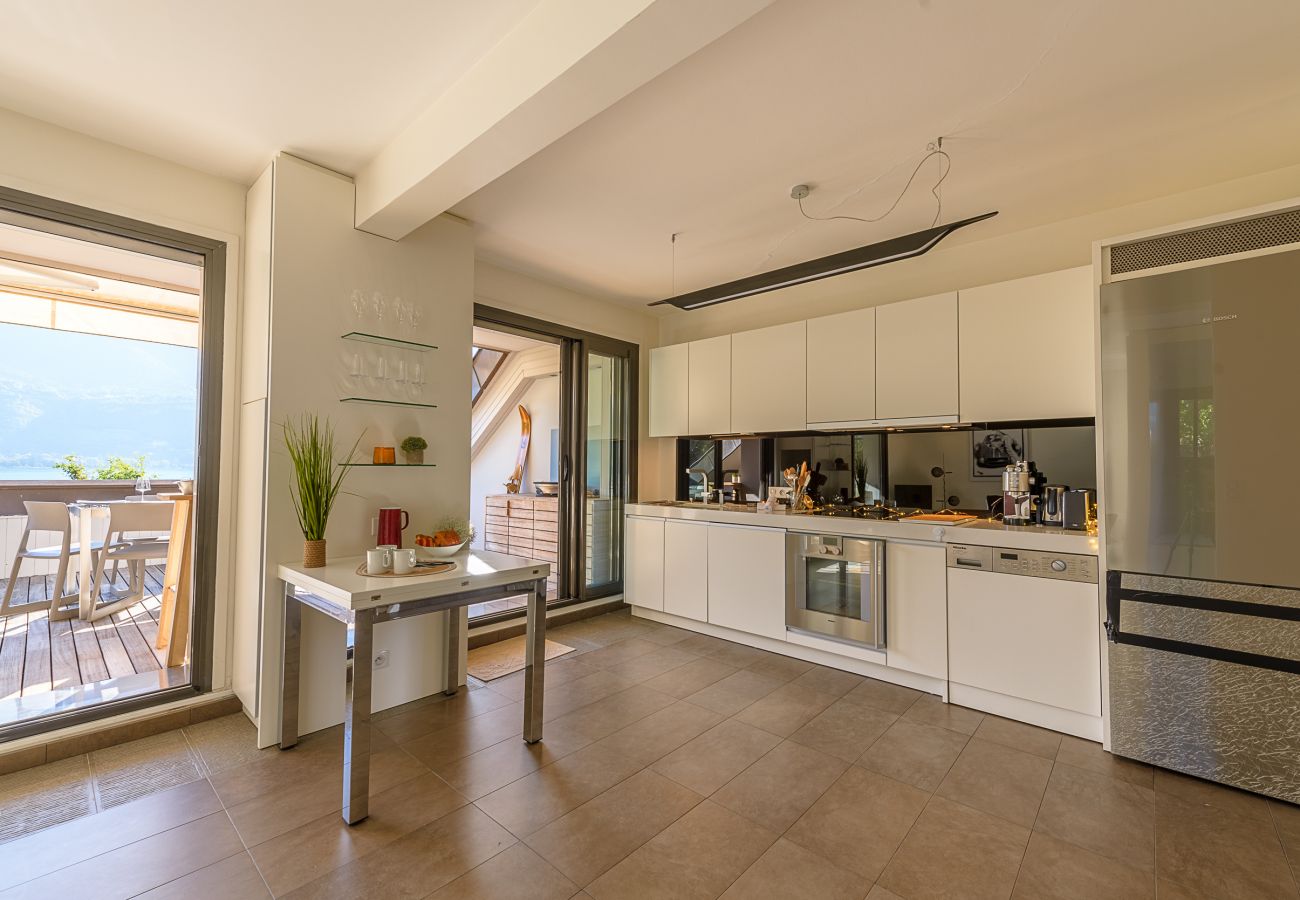 appartement à louer, vue lac annecy, location saisonnière Premium, Duingt, vacances, airbnb luxe, hotel, été, booking 