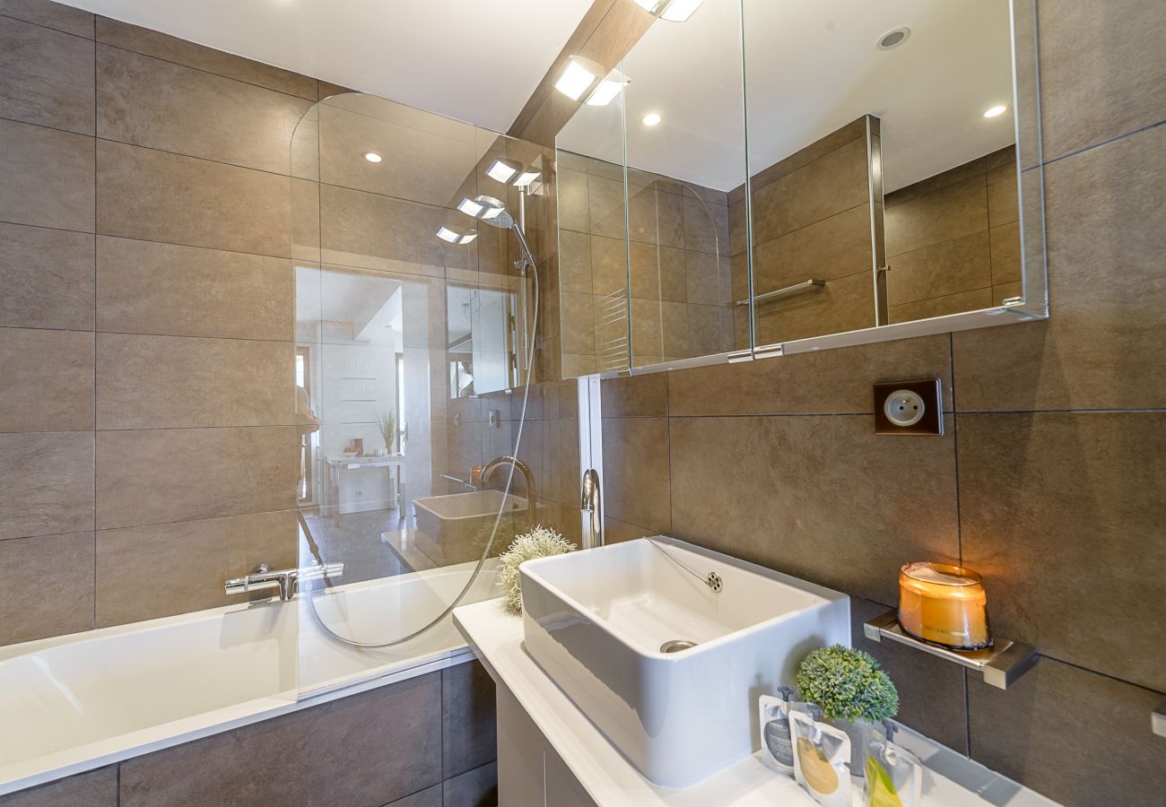 appartement à louer, vue lac annecy, location saisonnière Premium, Duingt, vacances, airbnb luxe, hotel, été, booking 