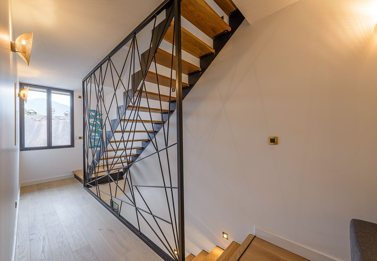 appartement de luxe à louer, lac annecy, location saisonnière, Talloires, superhost, airbnb, conciergerie haut de gamme