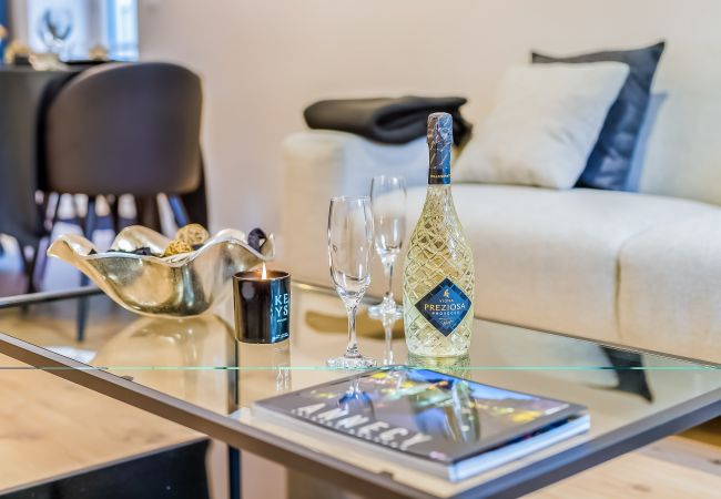 Conciergerie, haut de gamme, luxe, location, LLA Sélections, maison, lac d’Annecy, airbnb luxe