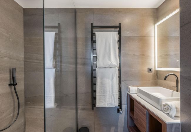 Appartement à Courchevel - Winter Courchevel -- Le Castano, SKI IN OUT, 8pax Appartement à Courchevel - Winter Courchevel -- Le Castano, SKI IN OUT, 8pax