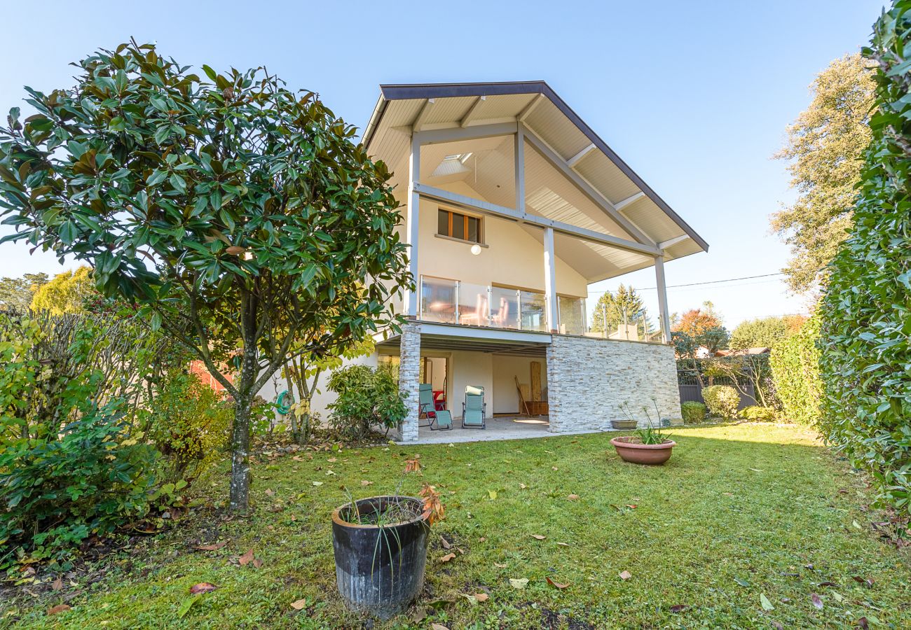Vacances, location meublé, tourisme, airbnb, maison de luxe, vue lac, proximité lac, LLA Selections, booking
