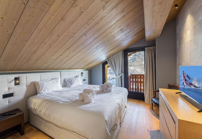 Chalet Méribelle, location en montagne, vacances au ski avec jacuzzi et vue panoramique, chalet de luxe, équipements modernes