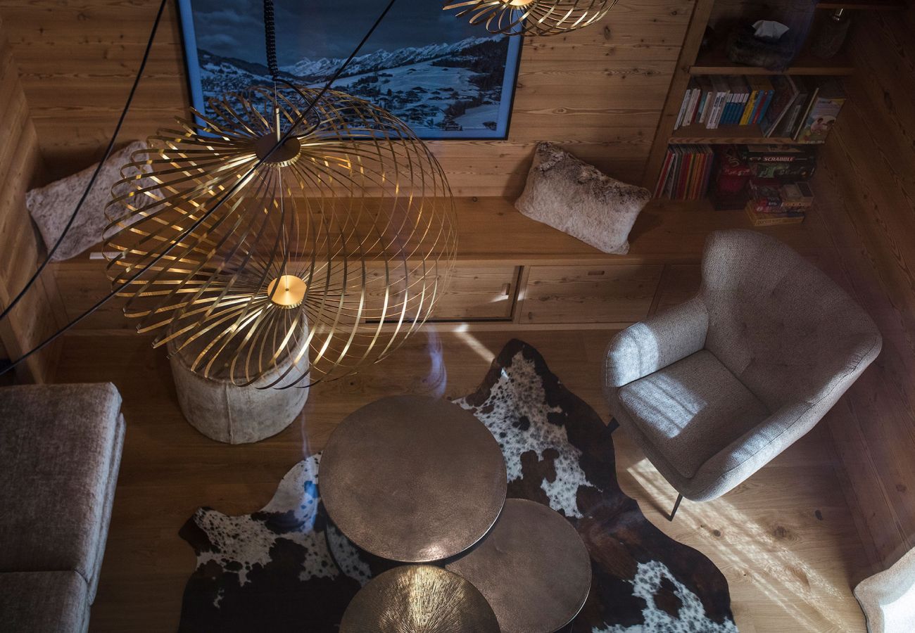 Au coeur du village de La Clusaz, découvrez ce charmant appartement pied des pistes, cocooning et avec un balcon exposé SUD
