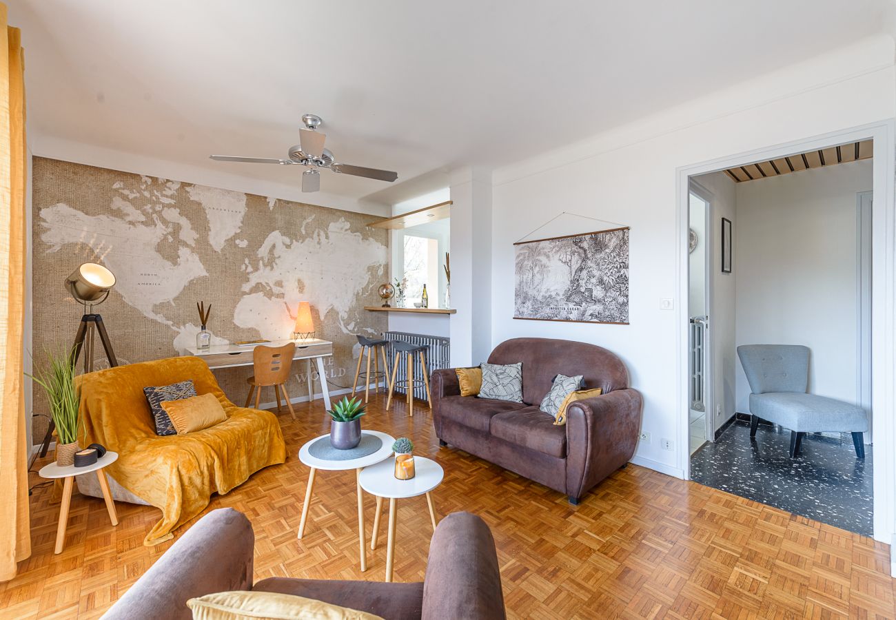 Location saisonnière d'appartements et maison au bord du LAC D'ANNECY 