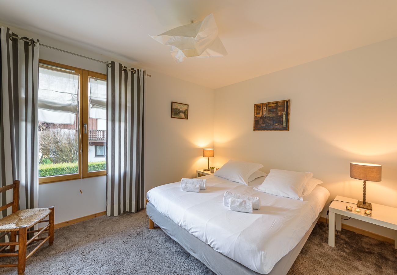 Location maison au bord du lac d'Annecy pour famille, séminaire en montagne, gite à louer alpes, maison pied dans l'eau 