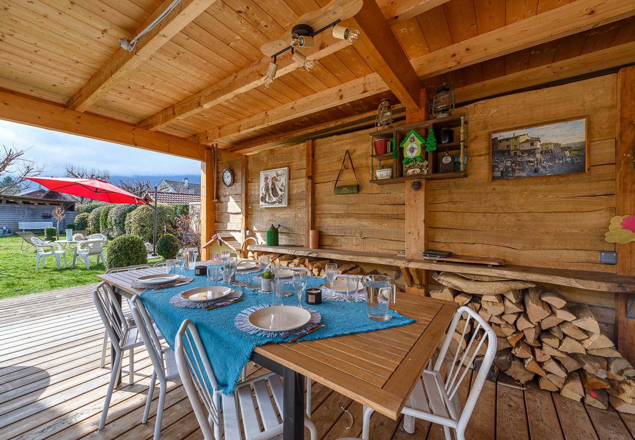 Location maison au bord du lac d'Annecy pour famille, séminaire en montagne, gite à louer alpes, maison pied dans l'eau 