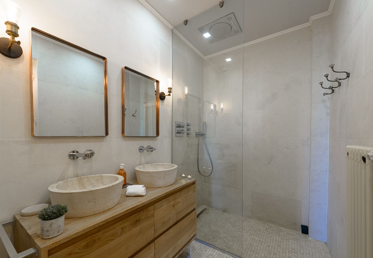 Location appartement en plein centre ville d'Annecy, logement à louer pour 6 personnes, hébergement typique Annecy