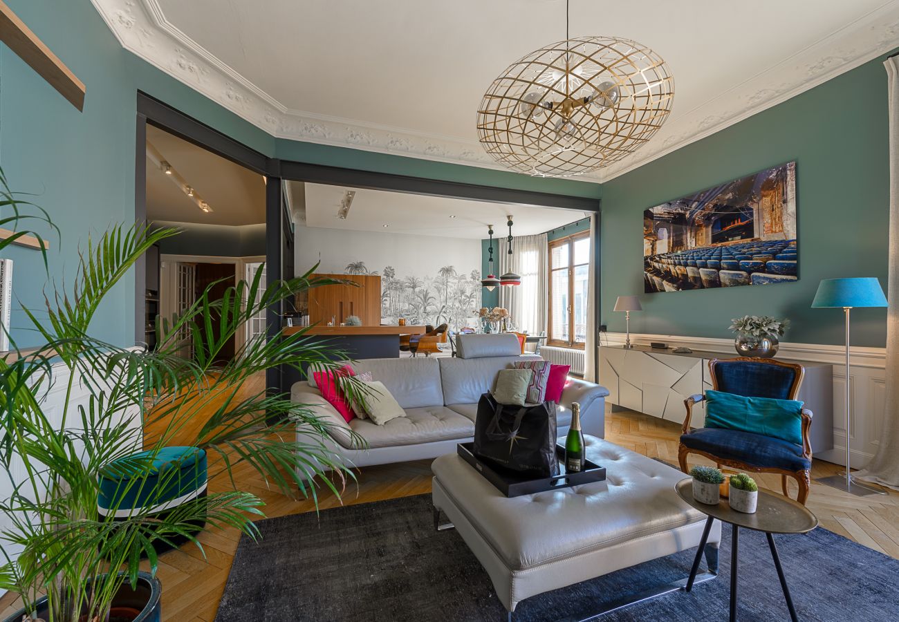 Location appartement en plein centre ville d'Annecy, logement à louer pour 6 personnes, hébergement typique Annecy