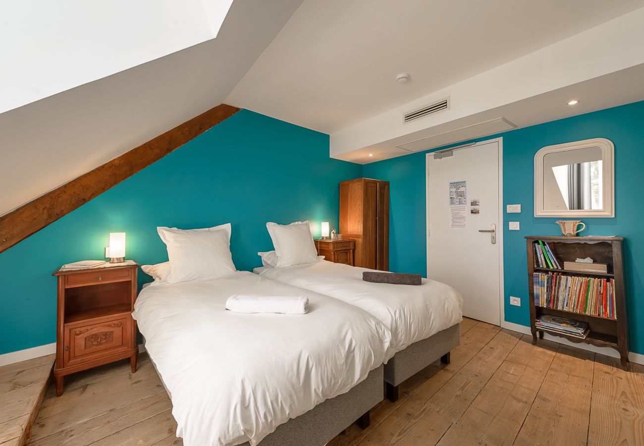 Chambres spacieuses avec vue lac dans un domaine à Annecy