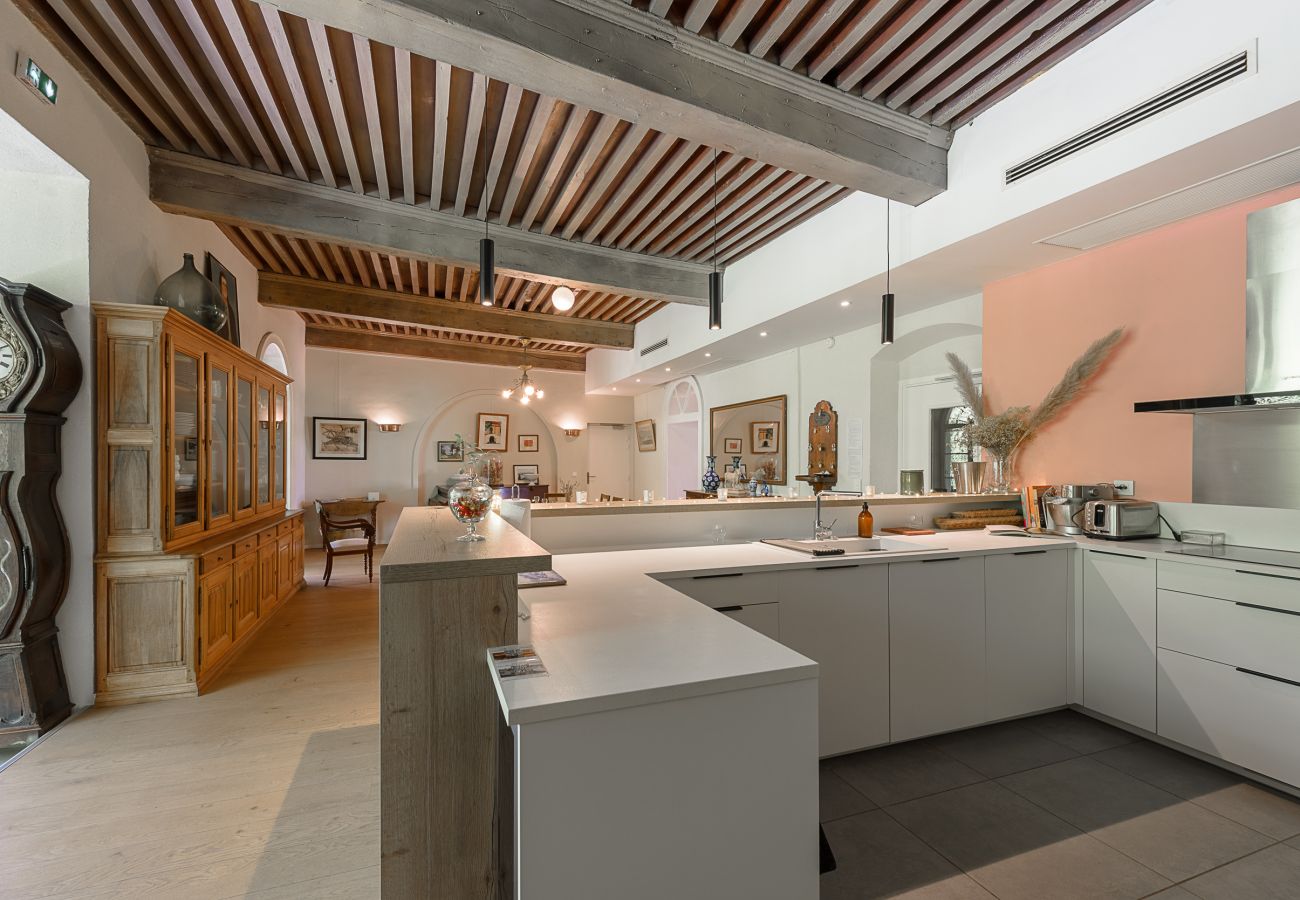 Villa à louer pour 30 personnes avec cuisine équipée et spacieuse 