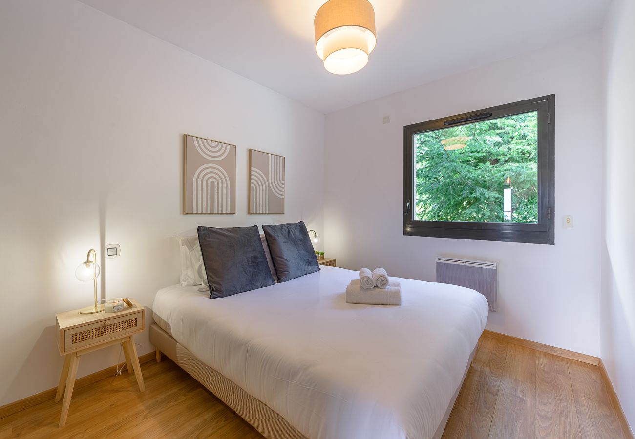 Location au bord du lac d'annessy avec vue lac, 2 chambres et Parking privé proche des commerces