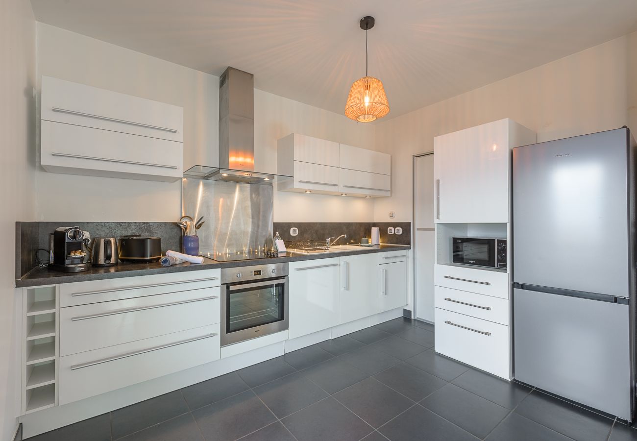 Location au bord du lac d'annessy avec vue lac, 2 chambres et Parking privé proche des commerces