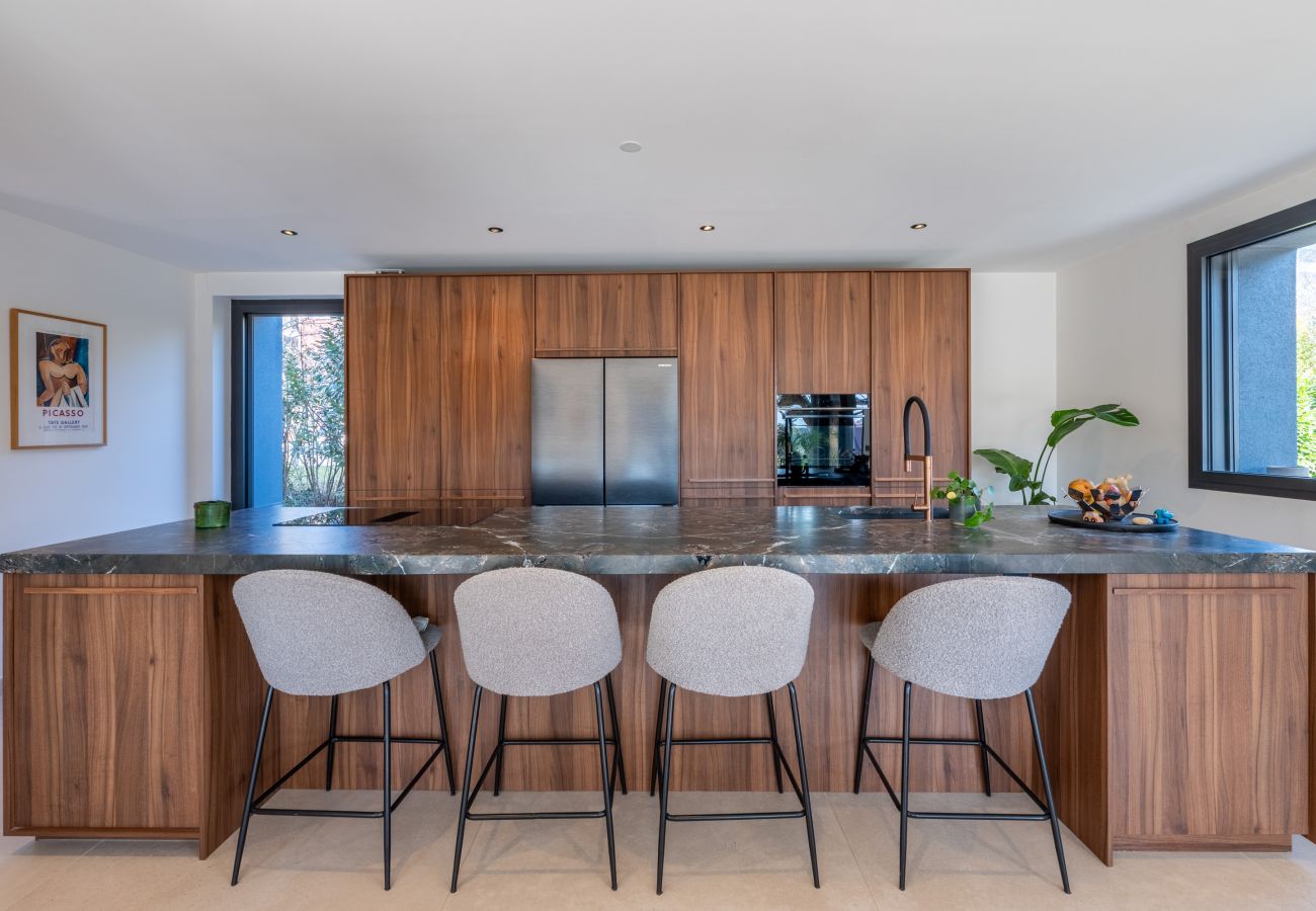 Cuisine de la villa W situe à menton idéal pour la location de vacances 