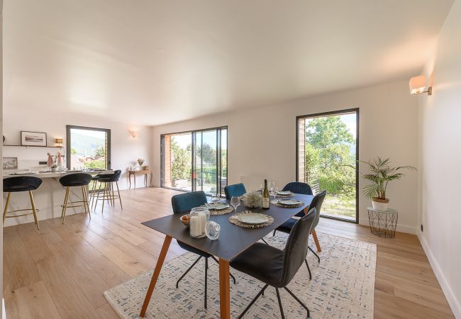 Villa à Saint-Jorioz - ST JORIOZ - Villa Serenya, vue lac et montagnes Villa à Saint-Jorioz - ST JORIOZ - Villa Serenya, vue lac et montagnes