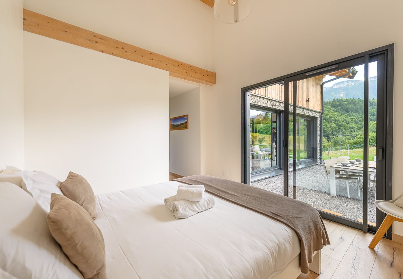 Chambre dans une Villa en location au bord du lac Annecy avec jacuzzi 