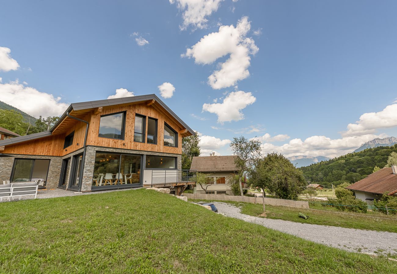 Grande villa avec vue au calme en location à Annecy 