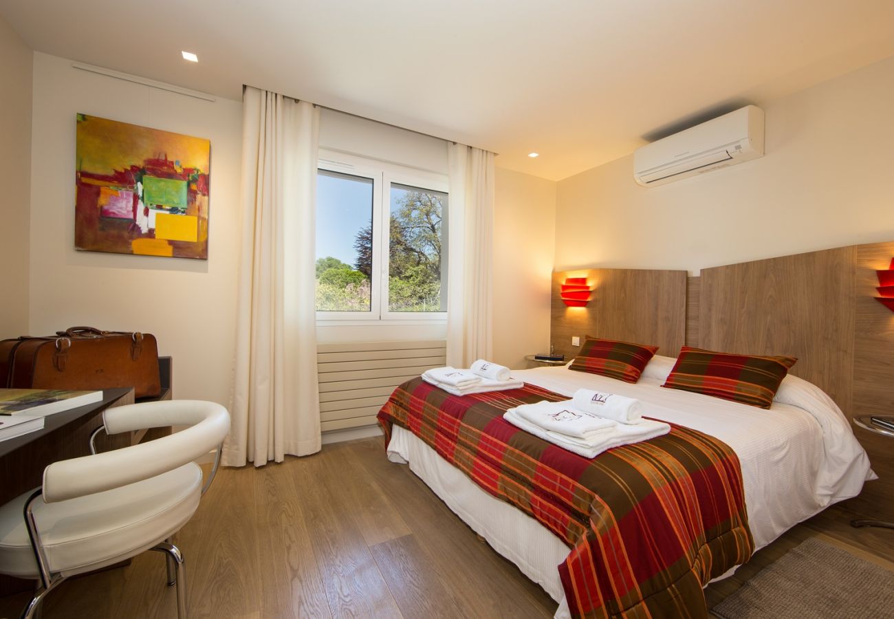 Villa à Veyrier-du-Lac - VEYRIER - Villa Eloria 5★, plage privée, 10p