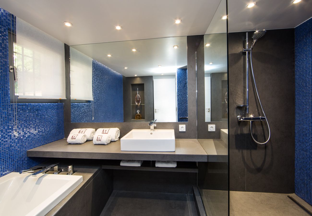 Villa à Veyrier-du-Lac - VEYRIER - Villa Azurea 5★, plage privée, 10p