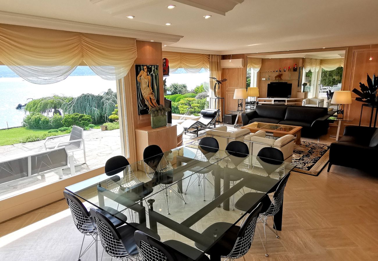 Villa à Veyrier-du-Lac - VEYRIER - Villa Azurea 5★, plage privée, 10p