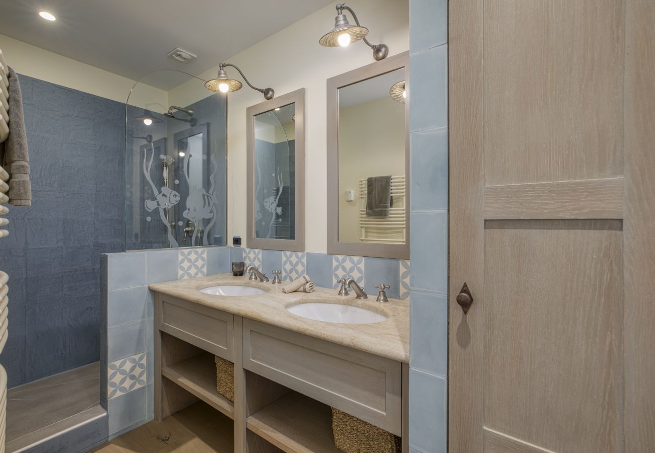 Villa à Veyrier-du-Lac - VEYRIER - Villa Collection, piscine, ponton privé,