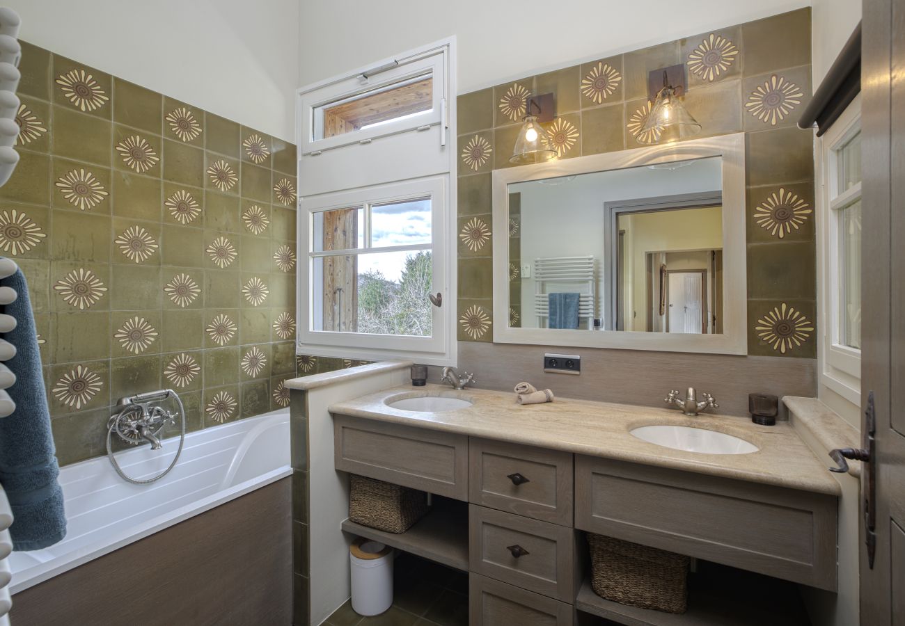 Villa à Veyrier-du-Lac - VEYRIER - Villa Collection, piscine, ponton privé,