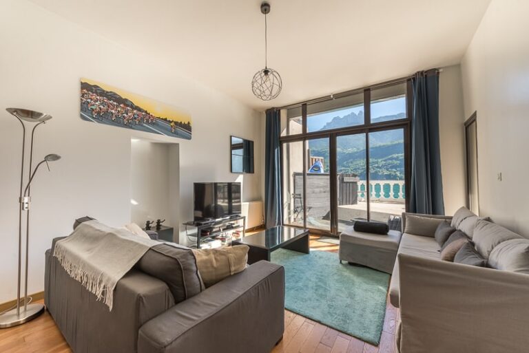 Les libellules appartement pieds dans l'eau